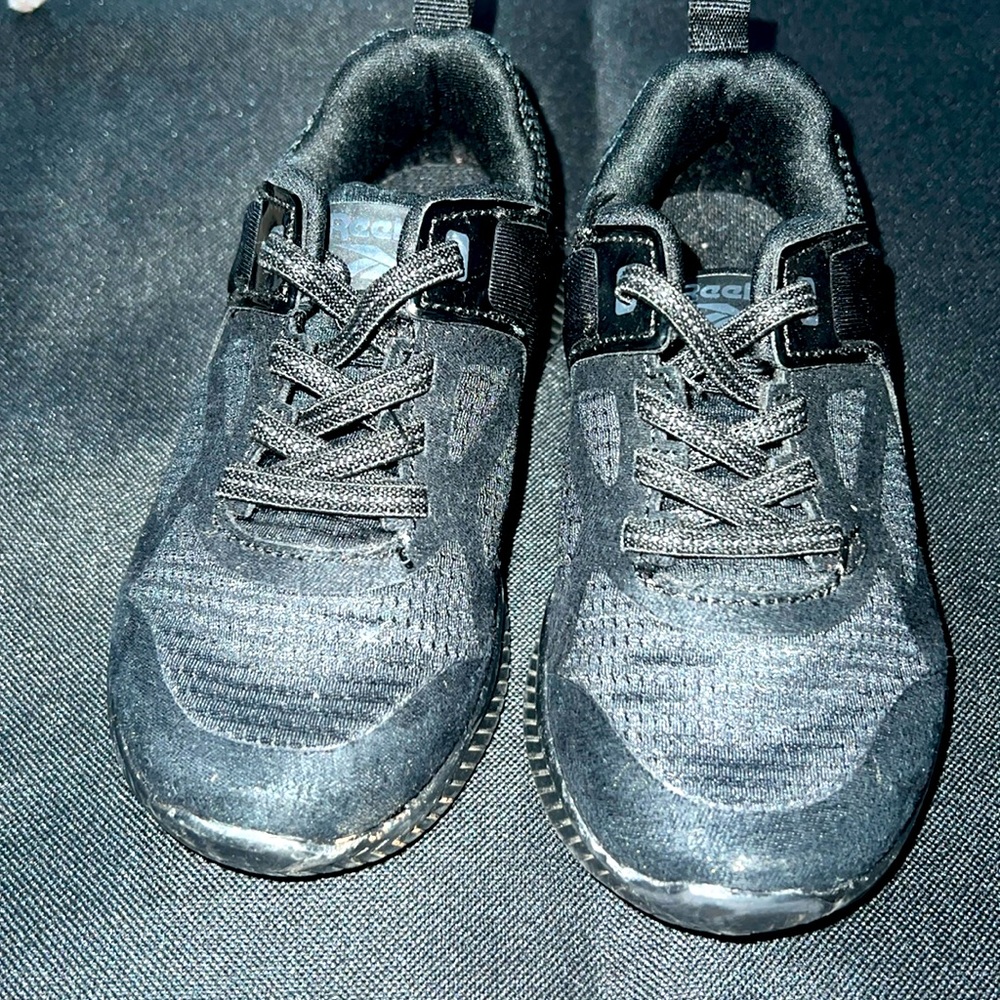 Reebok. Sneaker. Black. Size 9
